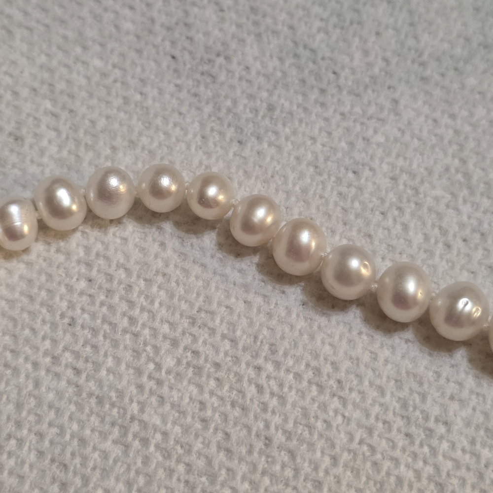 Elegant Fresh Water Pearl Chocker Necklace with 14k Yellow Gold Clasp - Picture 7 of 9